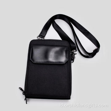 Tas Messenger Hitam Pria